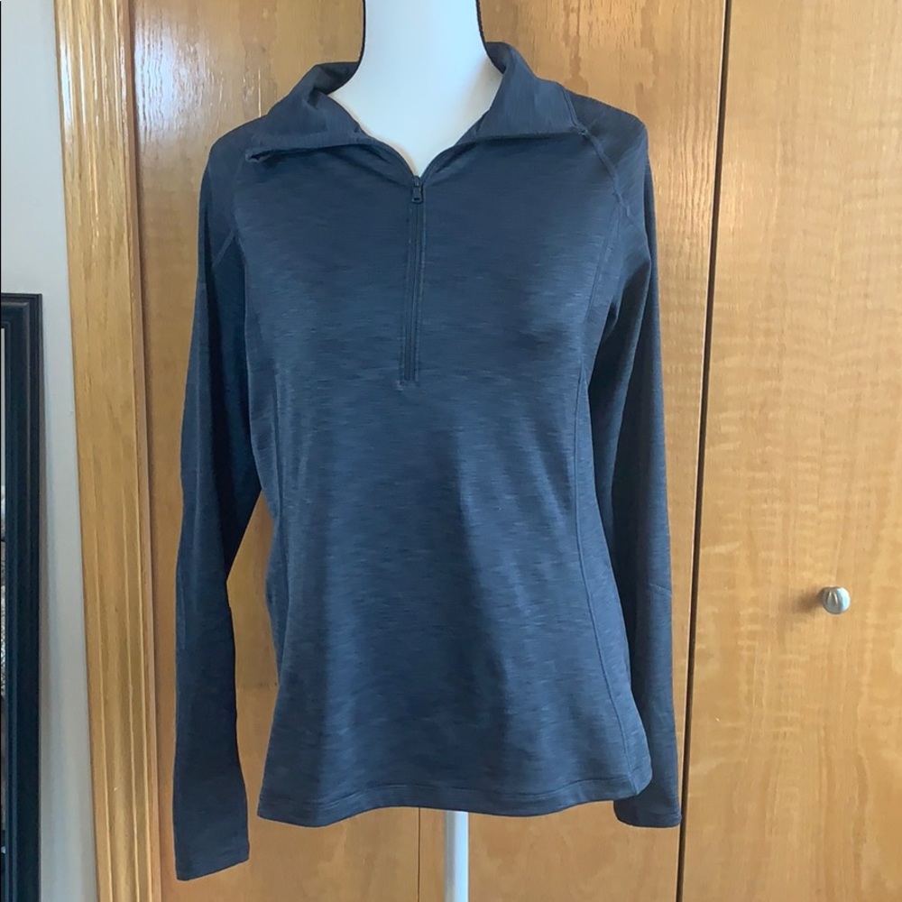 NWOT Under Armour sweatshirt